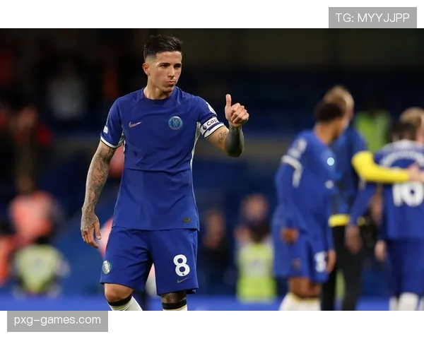 德容与恩佐·费尔南德斯中场组织能力对比分析