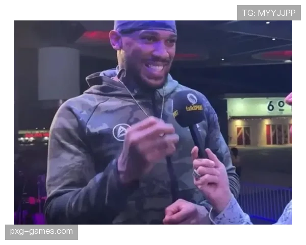 安东尼·约书亚家里那辆豪车，估计随便停个超市也得保安跟着吧？