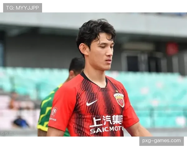 王燊超这训练完直接拎着菜回家做饭的样子，谁信他年薪千万啊